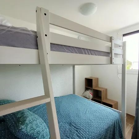 Renove Pour 4 Pers A 150m De La Avec Terrasse Et Parking - - Fr-1-799-34 *